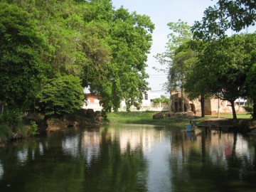 Last stretch remaining of Khlong Pratu Khao Pluak on the premises of Wat Racha Praditsathan