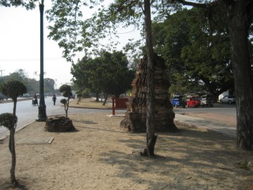 Remaining chedi of Wat Jan along Chikun Rd