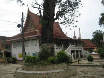 View of the court of Wat Khae