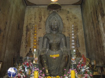Phra Khantharat in the small vihara