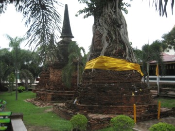 Three satellite chedi in line
