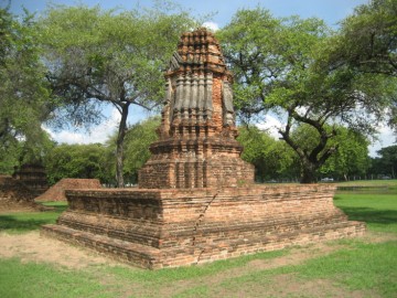 Twenty-rabbeted-angled chedi in a square plan