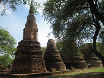Row of satellite chedi in situ