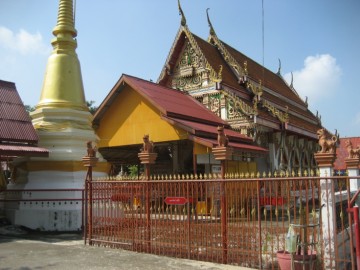 New ordination hall of Wat Mai Sri Pho on the ruins of Wat Phrom Kalayaram