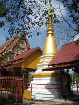 Chedi in front of the ordination hall