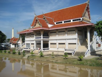 Resting pavilion on the old Lopburi River